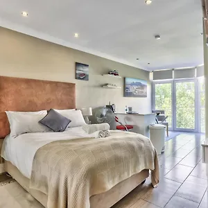 https://hyde-park-on-the-square.hotels-capetown.com