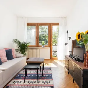 https://przytulne-mieszkanko-z-balkonem-i-parkingiem-w-sercu.warsawhotelspoland.com